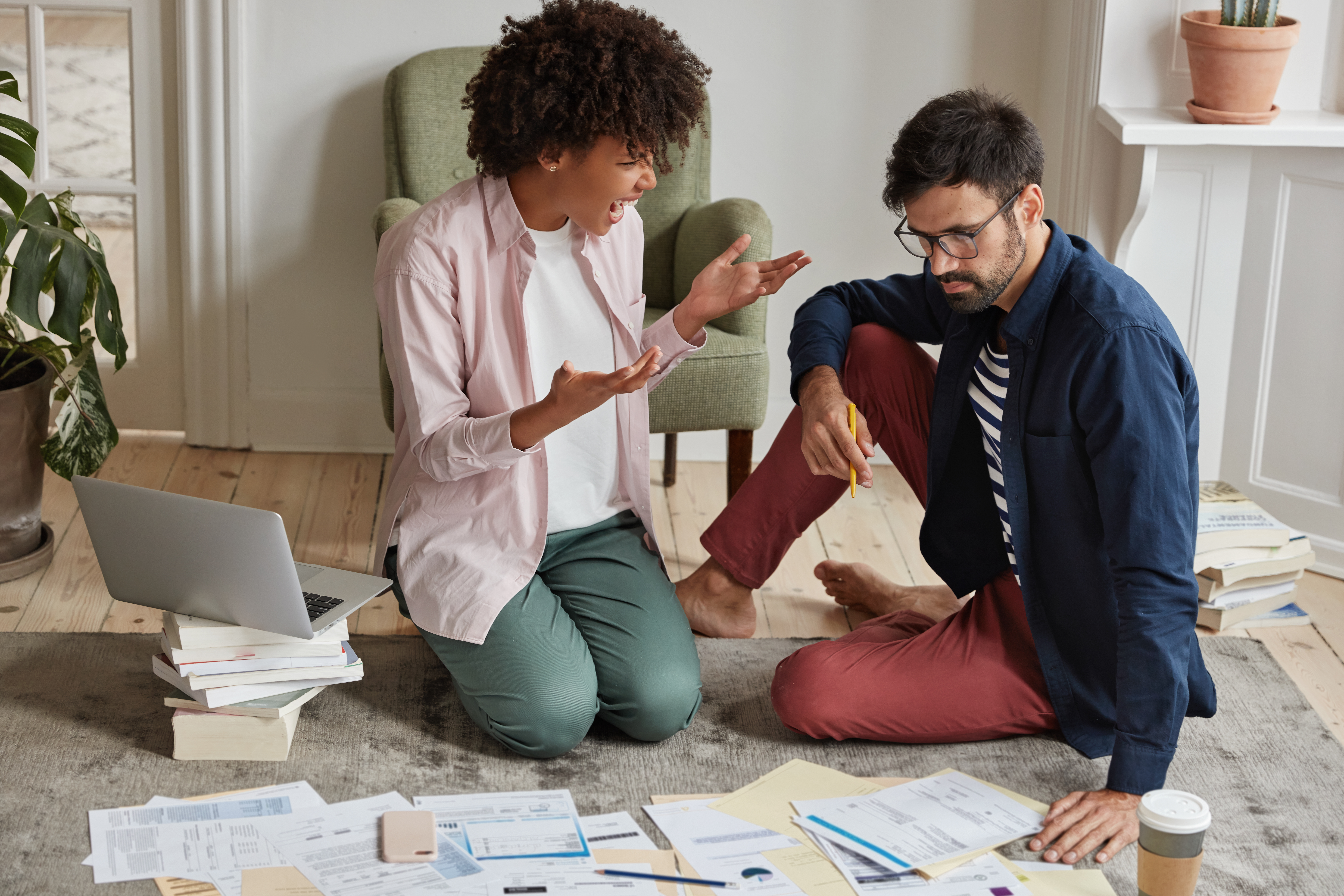 Como Evitar Golpes Imobiliários na Compra e Venda de Imóveis – Guia Completo para Agir com Segurança